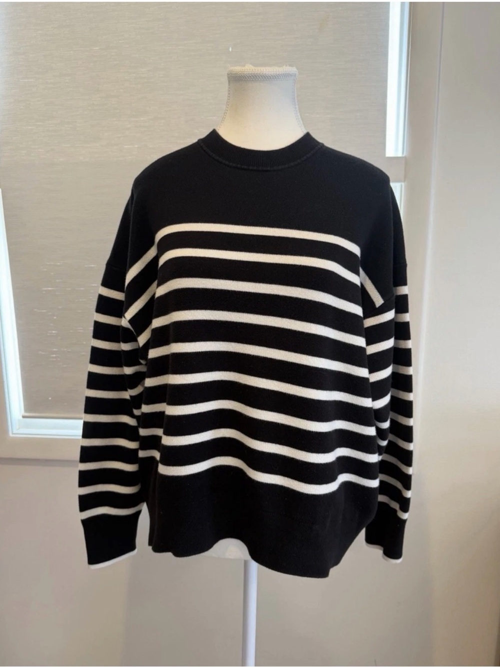 Uniqlo Women 3D Knit Sweater Black White   Striped Long Sleeve Size M Cotton